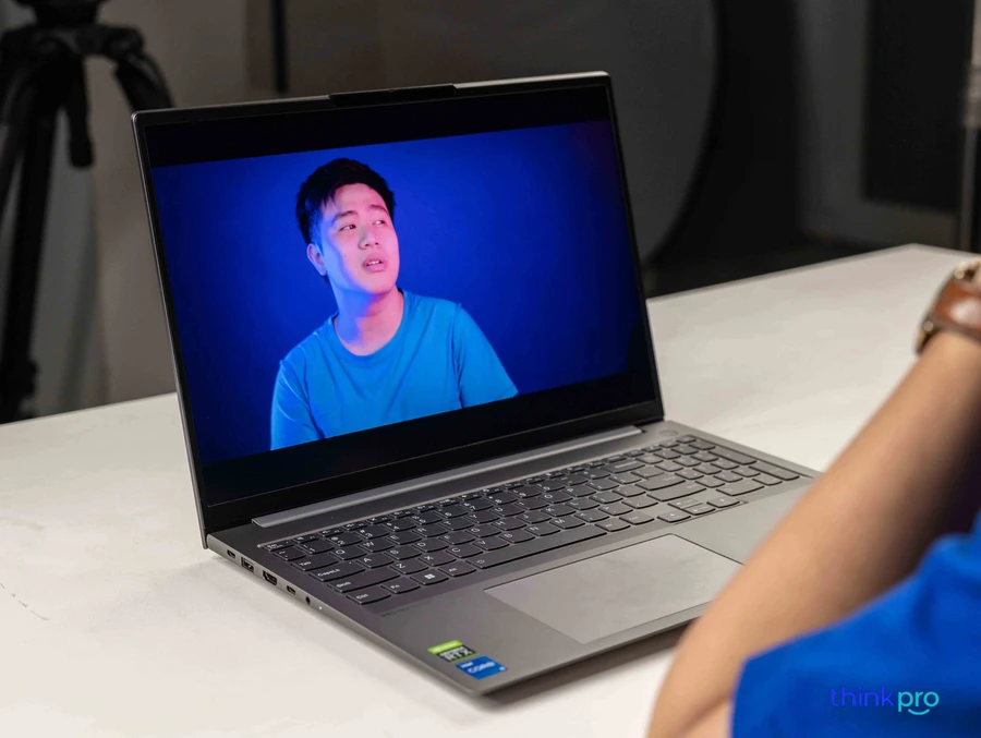 Tần số quét 120Hz giúp mọi chuyển động của ThinkBook 16 G4+ mượt mà hơn