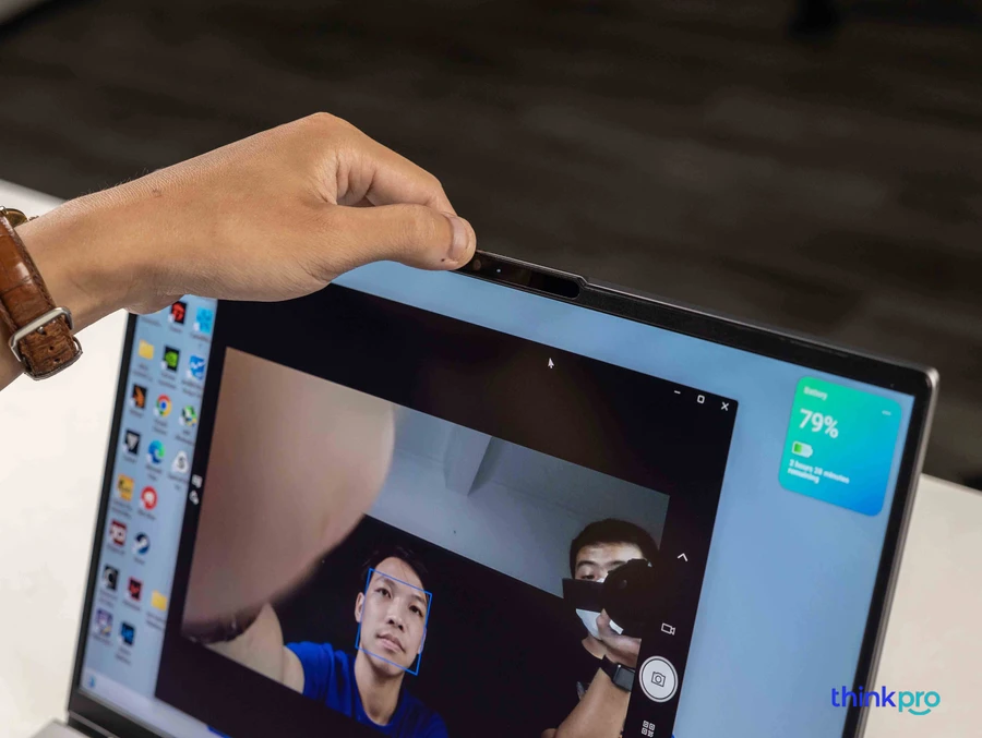 Cần gạt ThinkShutter đảm bảo tính bảo mật cho ThinkBook 16 G4+