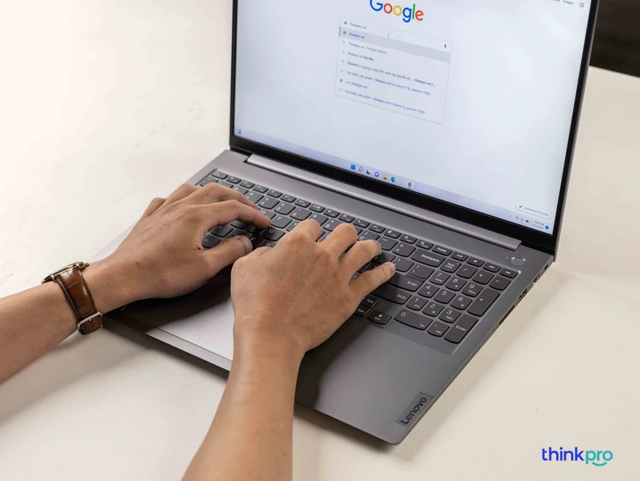 Với dòng ThinkBook thì nhìn chung, phần bàn phím và touchpad của chúng sẽ khá giống dòng IdeaPad