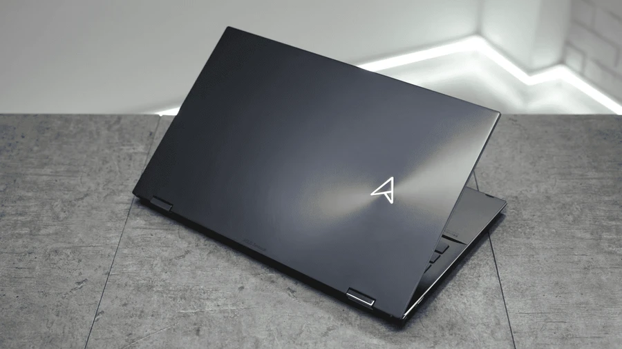 Thân hình Zenbook Pro 15 Flip mỏng nhẹ nhưng thời lượng pin khá lâu