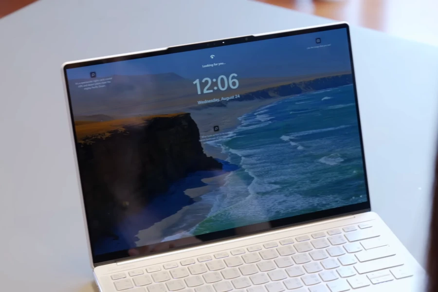 Màn hình Lenovo Yoga Slim 9i