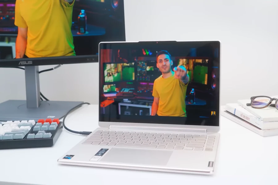 Màn hình Lenovo Yoga 9i