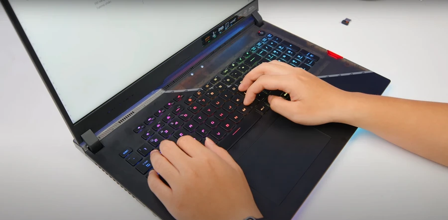 review-rog-strix-scar-17-se 