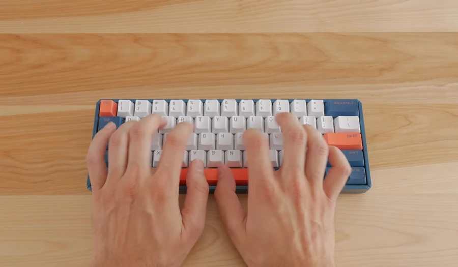 IQUNIX F60 được trang bị Cherry Red Switch