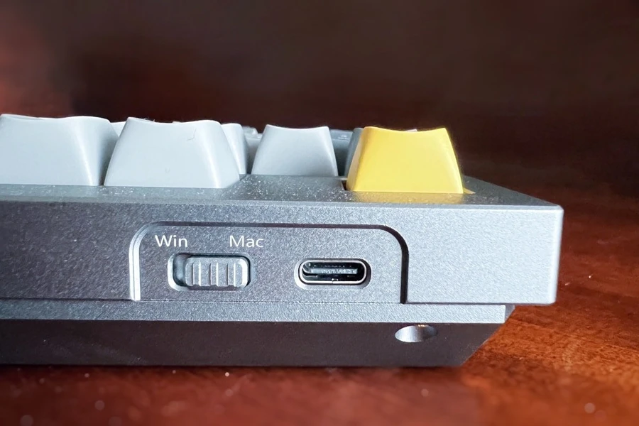 Cần gạt chuyển đổi giữa Windows và Mac trên Keychron Q5