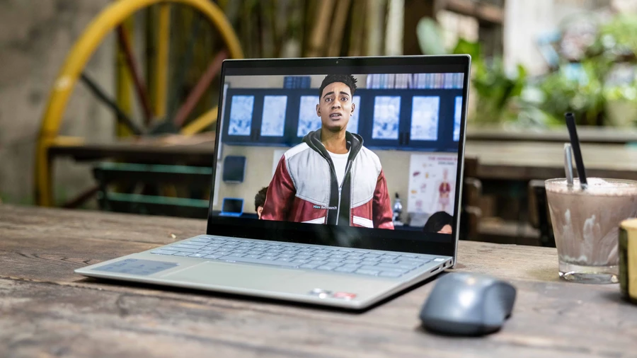 Màn hình 2.2K nhám và màn hình FullHD+ cảm ứng, gương