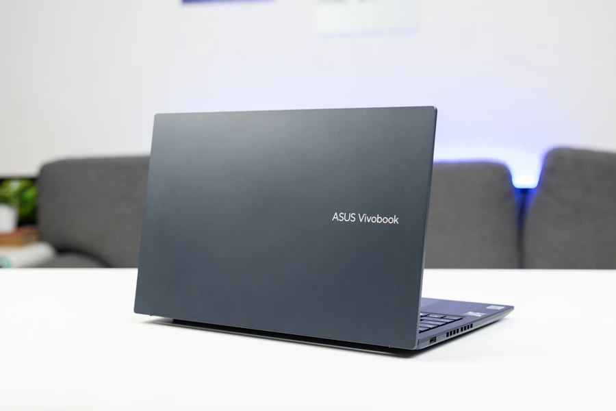 Laptop ASUS Vivobook Xanh Tĩnh Lặng, thiết kế tối giản, vỏ nhựa chắc chắn.
