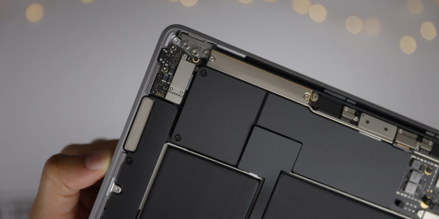 MacBook M3 với SSD làm RAM mở rộng, có thể ảnh hưởng độ bền ổ cứng.