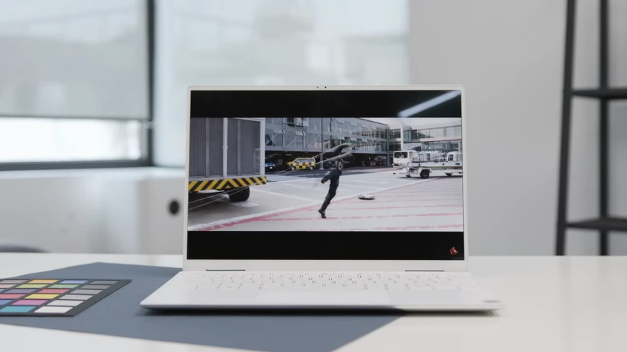 Ở tùy chọn cơ bản chúng ta sẽ có màn hình IPS kích thước 13.4 inch, độ phân giải Full HD+