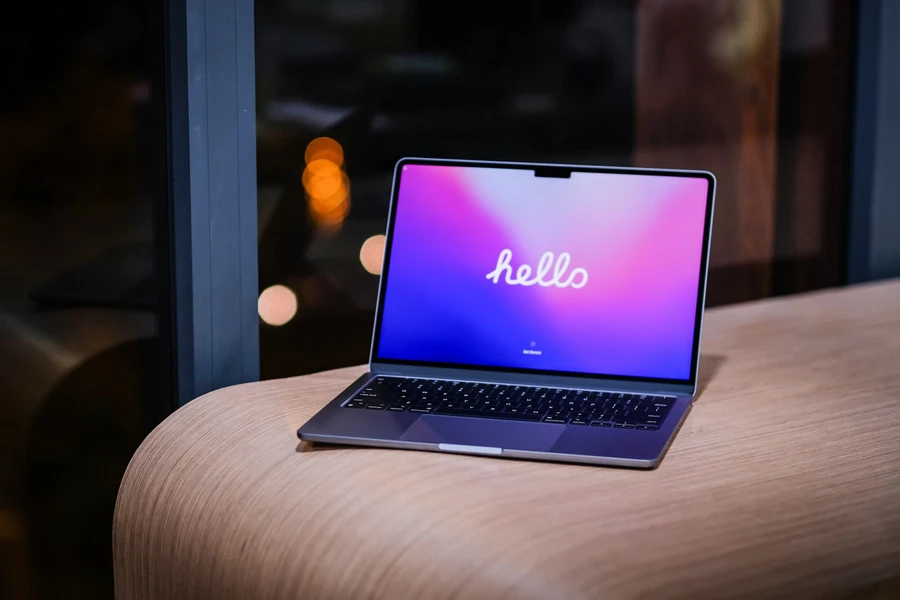 Màn hình của MacBook Air 15