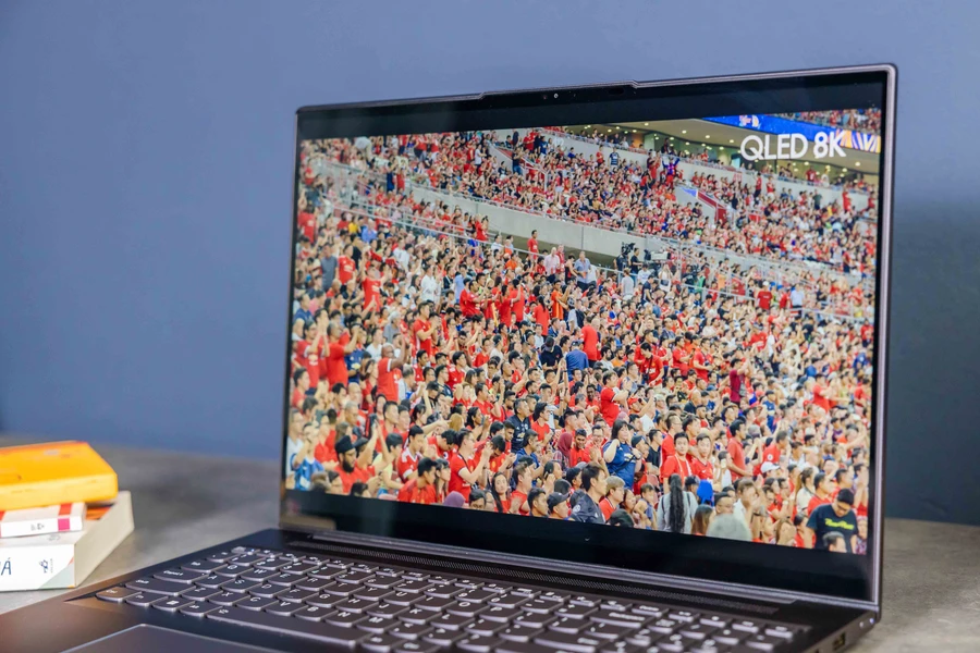 Viền màn hình Lenovo Slim 7 16 Gen 7