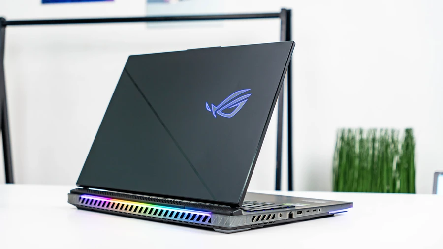 ASUS ROG Strix SCAR 18 2024