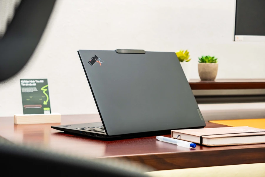 Trên tay laptop Lenovo ThinkPad X1 Carbon Gen 12 đầu tiên tại Việt Nam 1