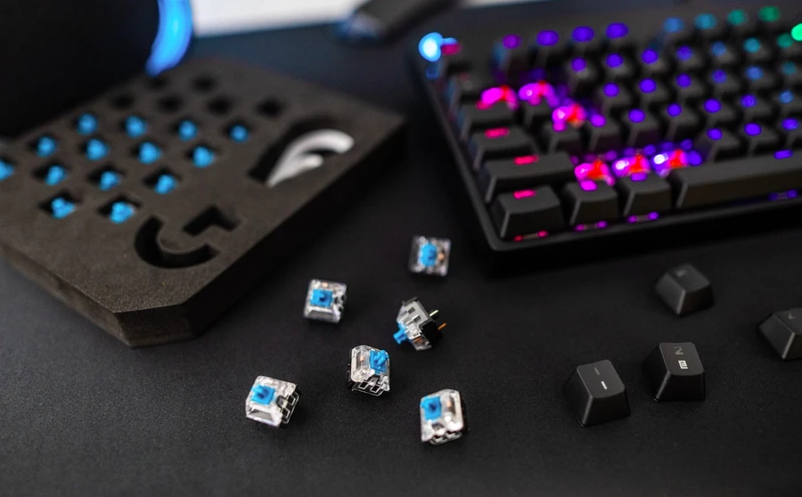 Bàn phím cơ là bàn phím sử dụng nút bấm switch dạng cơ học