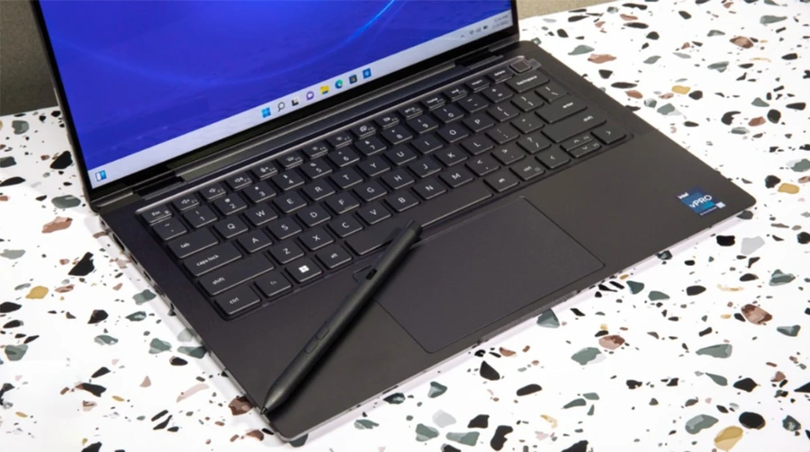 Máy có hành trình phím sâu và touchpad lớn