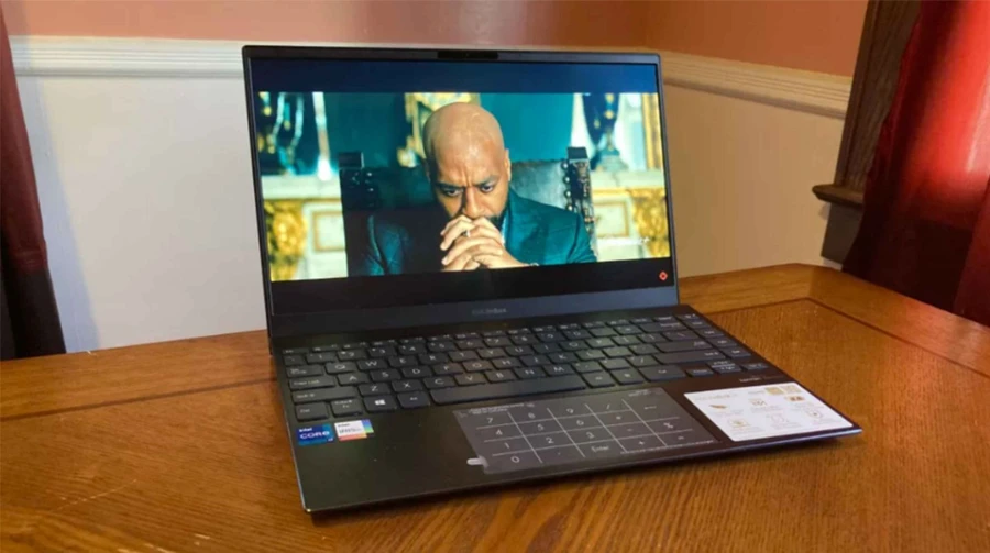 Một số phiên bản Zenbook 13 không có jack cắm tai nghe