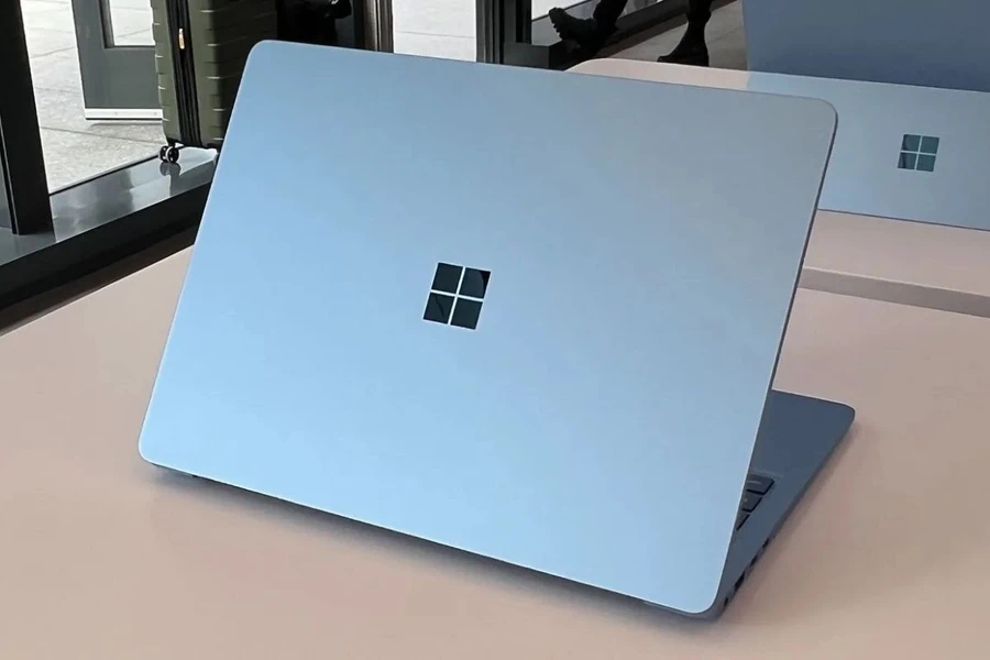 Microsoft Surface Laptop 7 sở hữu thiết kế mỏng nhẹ và tinh xảo