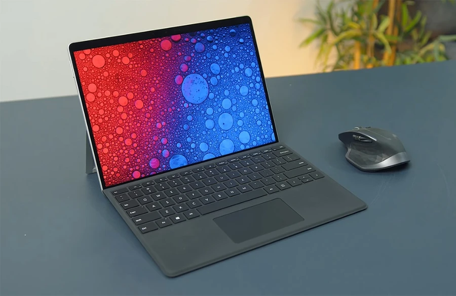 Màn hình sắc nét với độ phân giải 2K trên mẫu Surface Pro 8