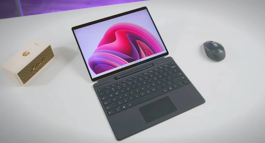 Phần bàn phím và TouchPad không thực sự sướng tay