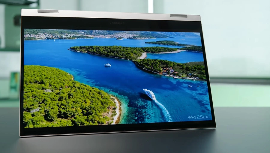 Nhiều mẫu sản phẩm được trang bị tấm nền AMOLED, với độ phân giải lên đến 4K