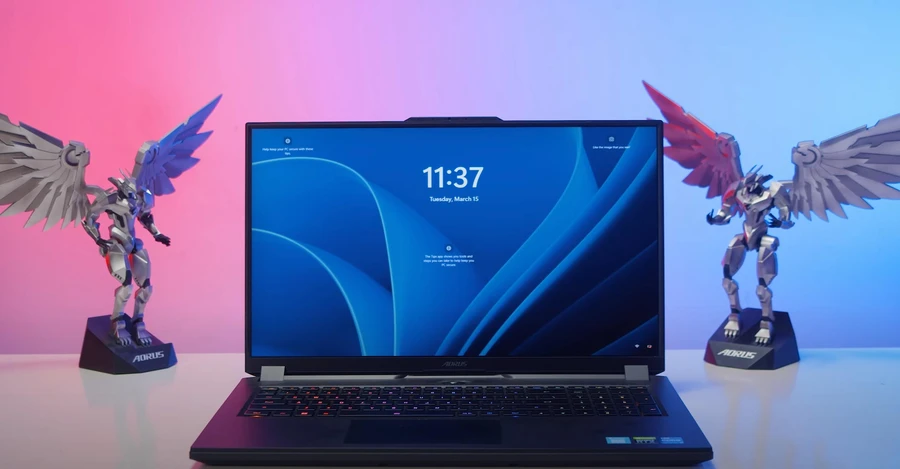 Aorus 17 XE4 có thể xuất ra cùng lúc tới 3 màn hình thông qua các cổng kết nối