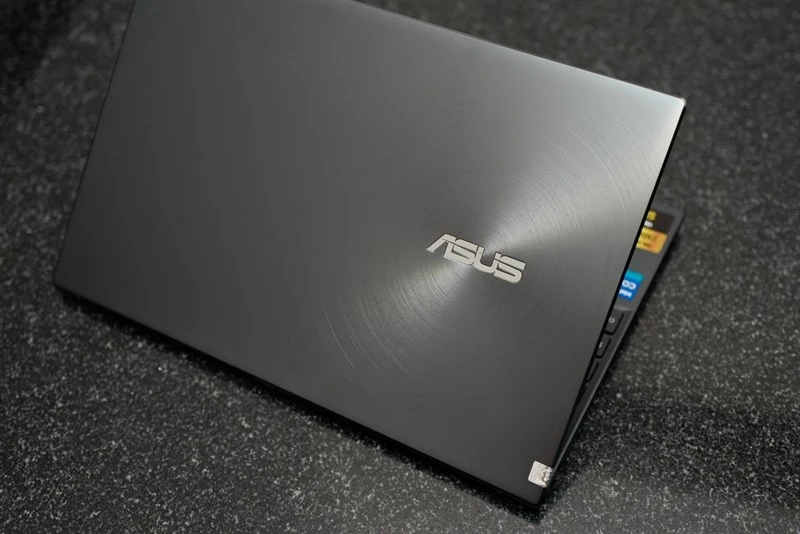 Vẻ ngoài - Asus Zenbook Flip 13 UX363 OLED