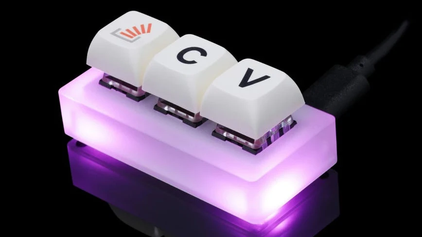 Bàn phím ba nút của ngày Cá tháng Tư được nâng cấp RGB với phiên bản 2.0
