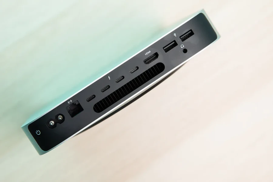 Chúng ta sẽ có tới 4 cổng Thunderbolt 4 như đã nói ở trên, cùng cổng HDMI 2.1 hiện đại hơn. 