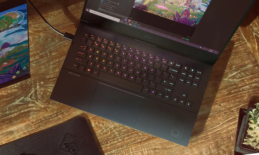 Bàn phím laptop HP Omen 16 Intel 2021 với layout không phím số, hành trình bấm sâu.