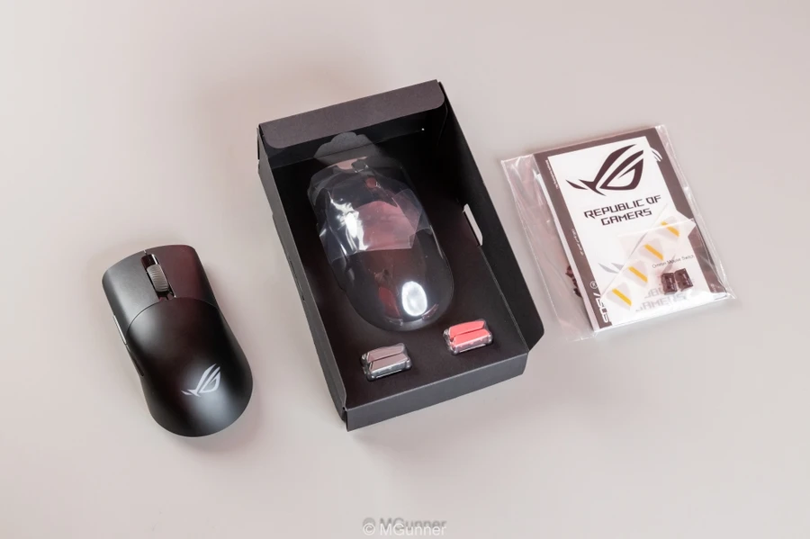 Chuột gaming ASUS ROG Keris Wireless với phụ kiện đi kèm và tùy chọn màu sắc.