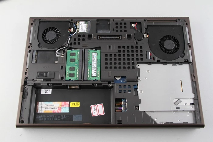 Vậy nếu vẫn cố tiếp tục sử dụng laptop khi pin bị chai thì s