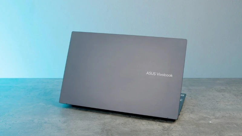 Asus Vivobook 15X OLED thiết kế nhỏ gọn với gam màu xanh mạnh mẽ