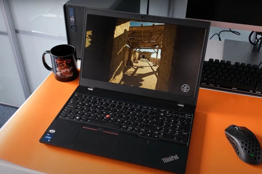 Lenovo ThinkPad P15v Gen 3 có kích thước 15.6 inches