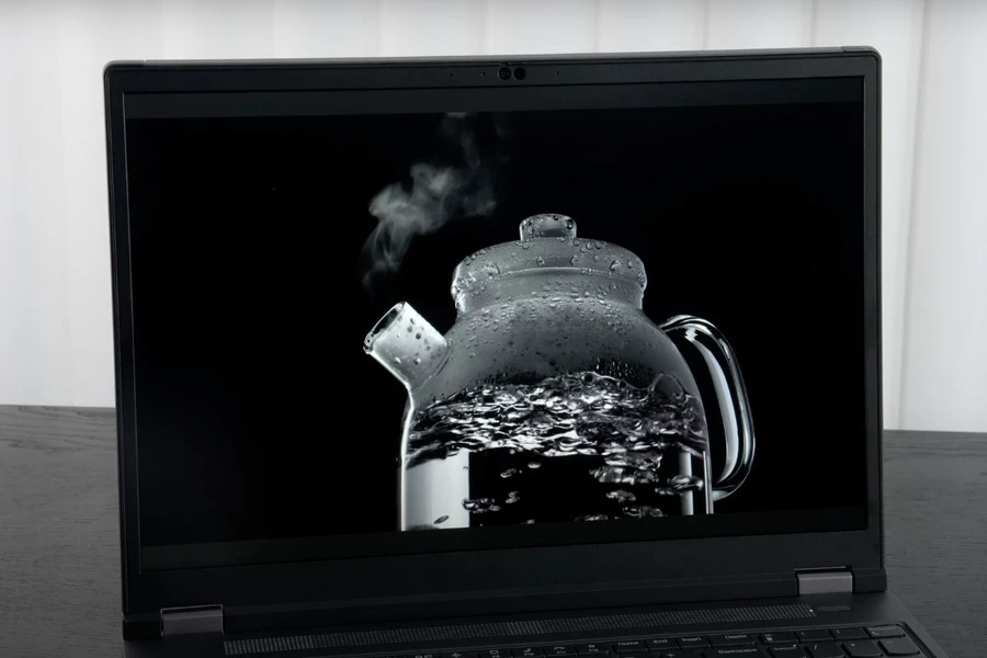 Lenovo ThinkPad P16 Gen 2 kích thước 16 inch cùng độ phân giải lên đến 3840 x 2400px