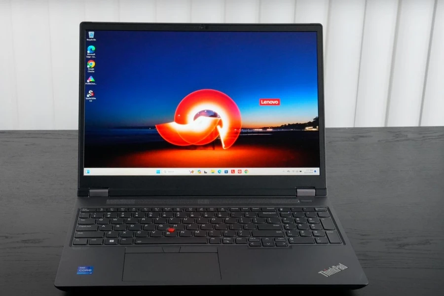 ThinkPad P16 Gen 2 có khối lượng khá lớn, lên tới 2.95kg