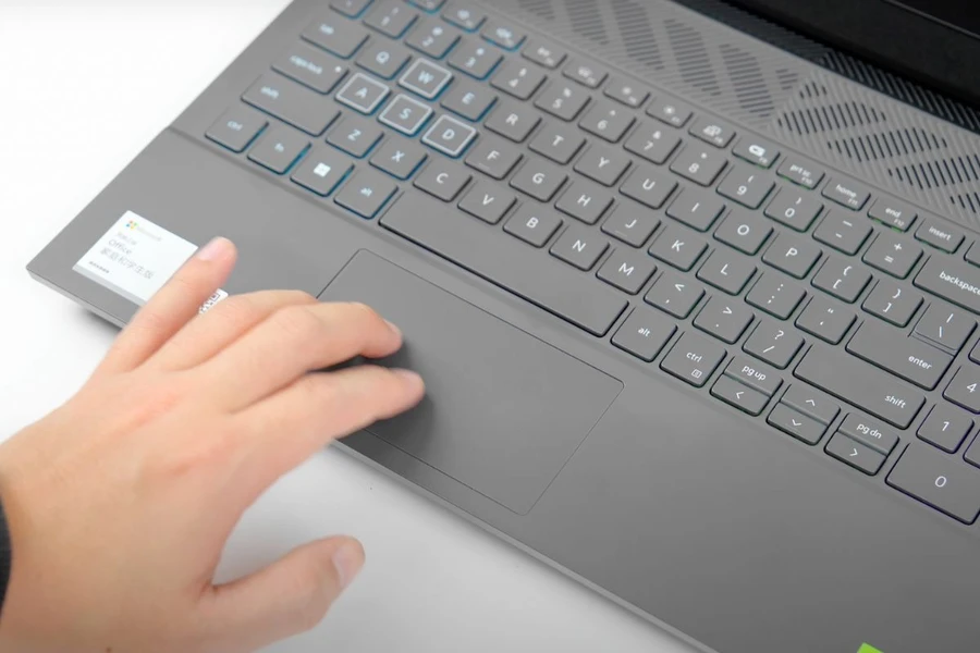 Trải nghiệm bàn phím và touchpad trên Dell Gaming G15 5530