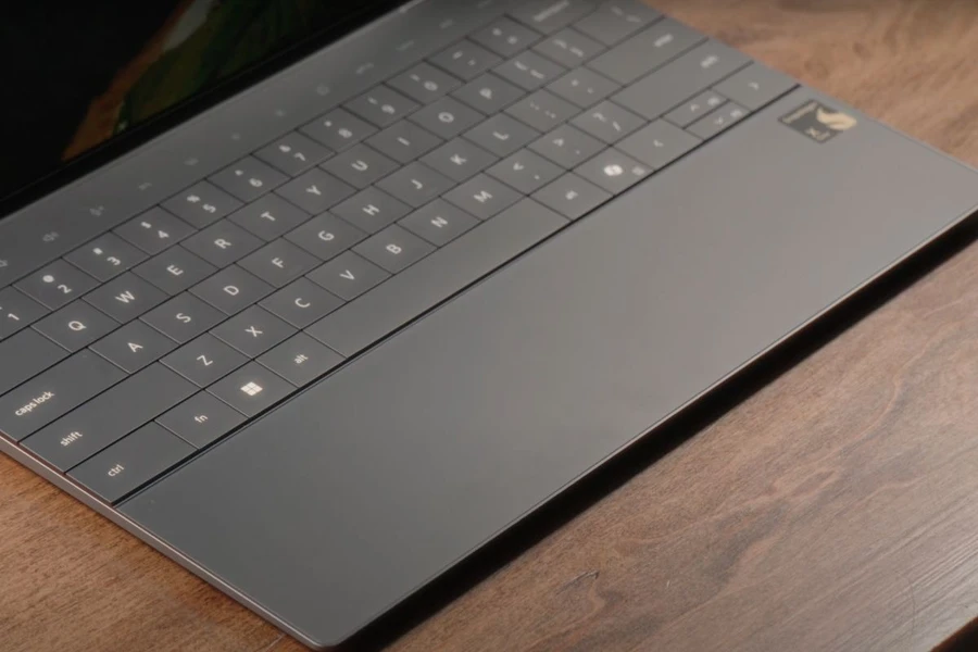 Trải nghiệm bàn phím và touchpad trên Dell XPS 13 9345