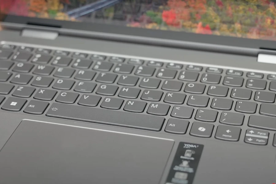 Trải nghiệm bàn phím và touchpad trên Lenovo Yoga 7 2 in 1 14IML9