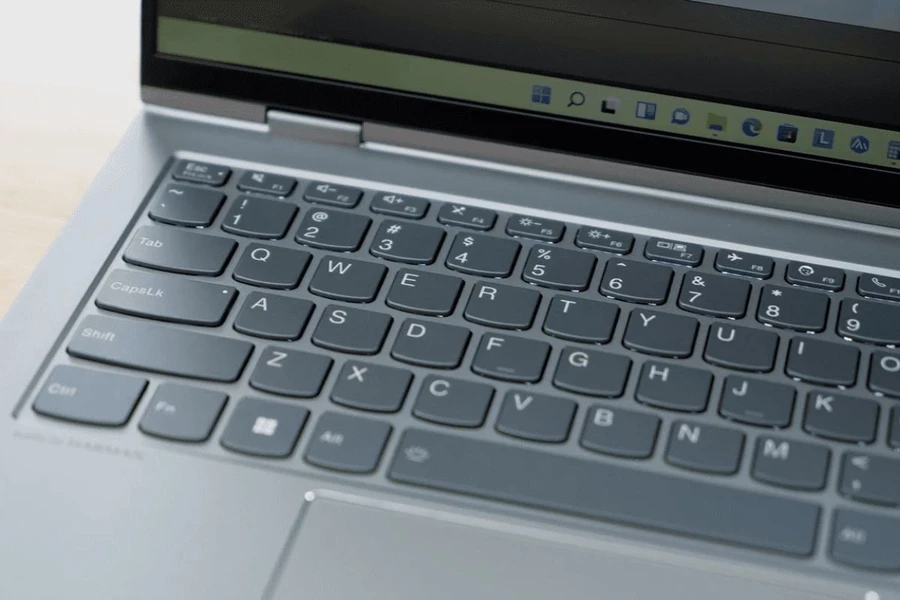 Trải nghiệm bàn phím và touchpad trên Lenovo ThinkBook 14p Gen 2