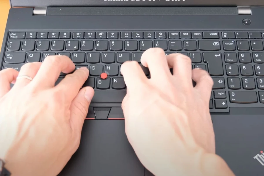 Trải nghiệm bàn phím và touchpad trên Lenovo ThinkPad P16V Gen 1